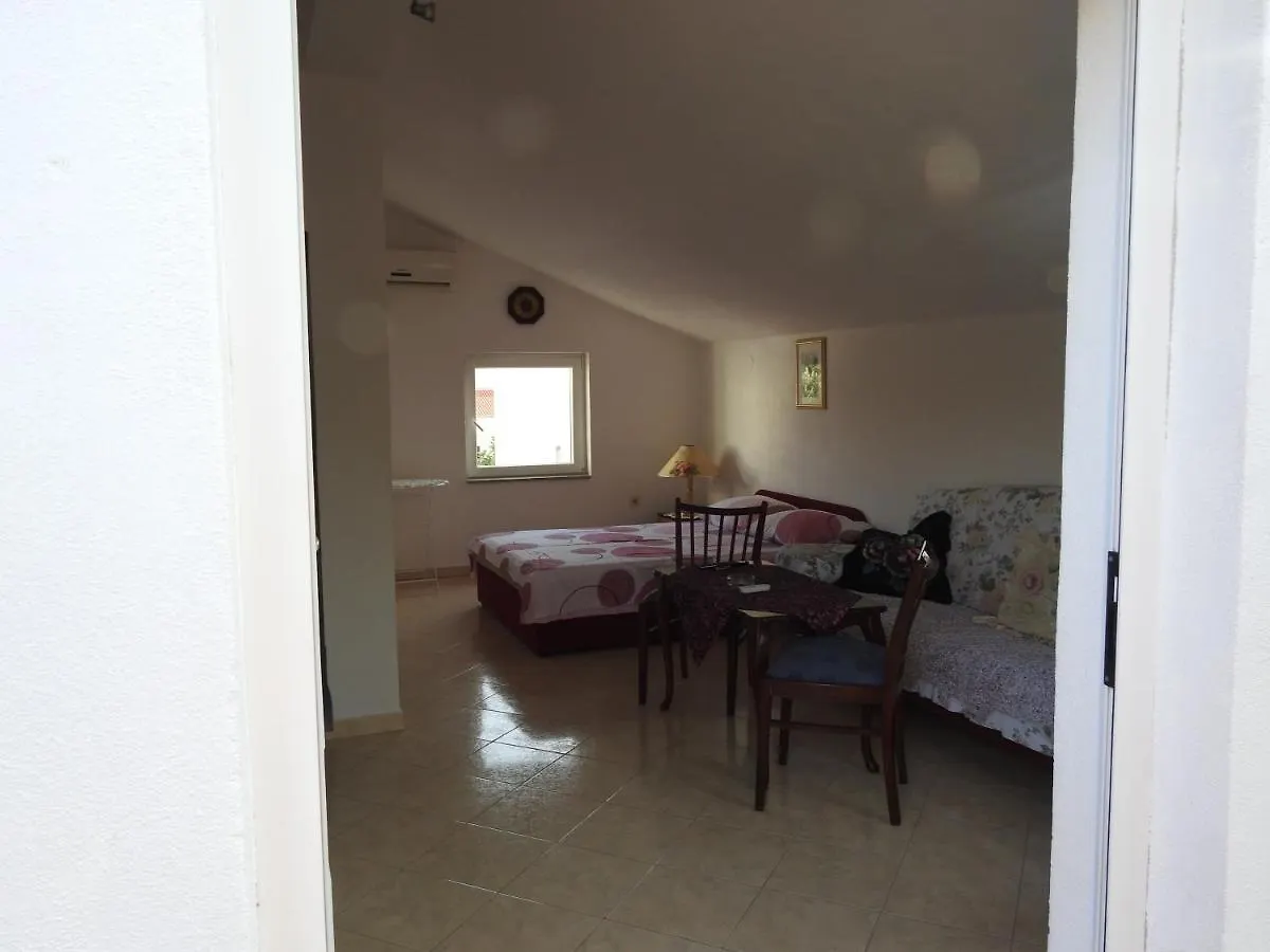Getaway Suite Beach Apartment Gornji Karin