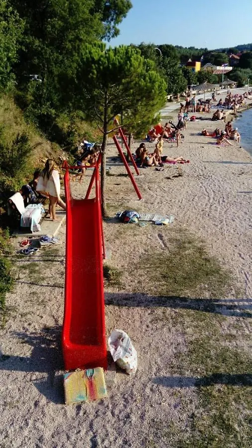 Getaway Suite Beach Apartment Gornji Karin